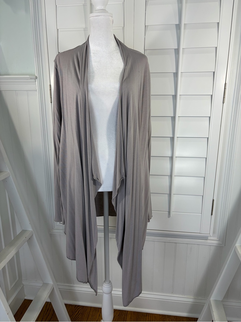 Barefoot Dreams Luxe Milk Jersey Calypso Wrap Waterloo Grey (M)
